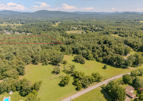 Terrain and landscape of 2.7 acre wooded land in Caldwell County North Carolina